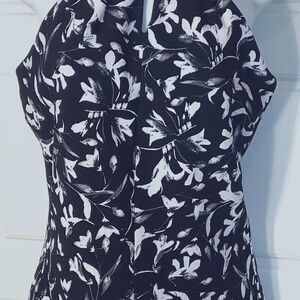 White House Black Market Black & White Criss Cross Ruched Sides Tank XS